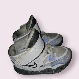 Nike Kyrie 8 Sneakers boys 5C White Iron Grey-Light Marine